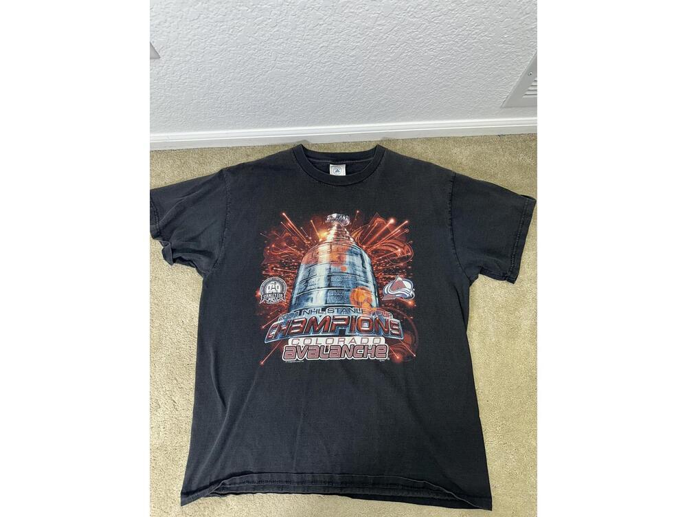 Large Mens T-shirt 2001 NHL Colorado Avalanche Hockey Stanley Cup Championship